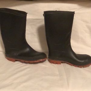 Like new boys rain boots! Size 3